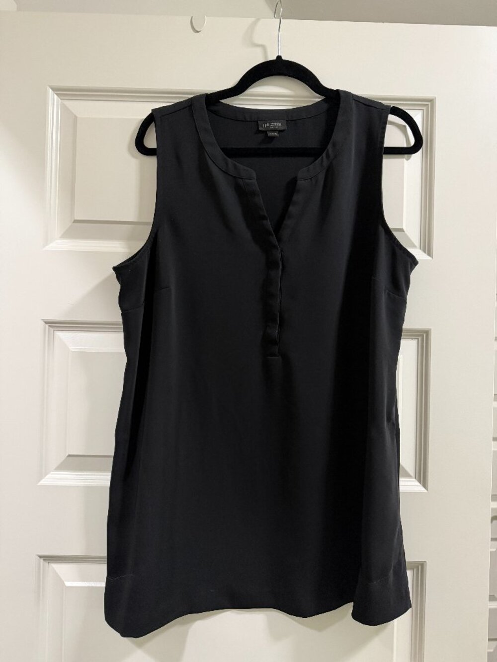 JJill black sleeveless top with pockets in size L